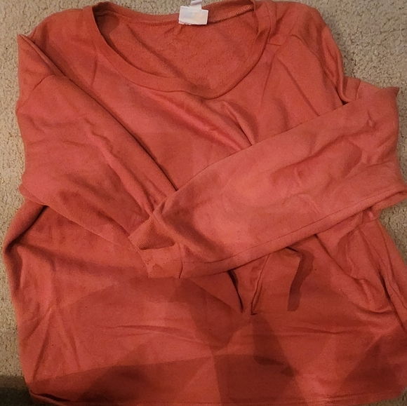 Sweatshirt and pant set - Picture 6 of 7